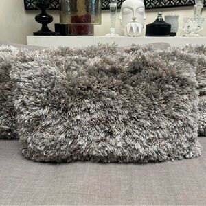 Platinum Gray Metallic Silver Shimmer Fur Shag Thread Accents Pillow #08202510
